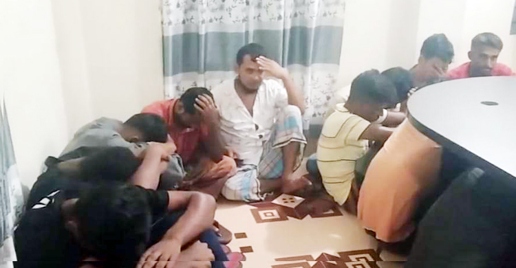 অসামাজিক কাজে লিপ্ত থাকার অভিযোগে ৬ নারীসহ আটক ২১
