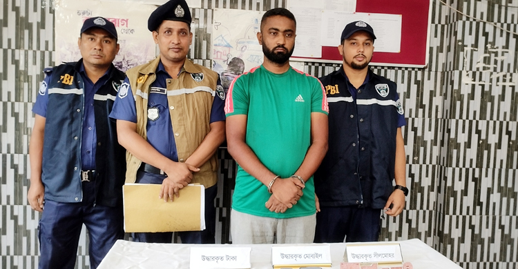 স্ত্রীর মামলায় চাকরিচ্যুত কারারক্ষী প্রতারণা করে গ্রেফতার