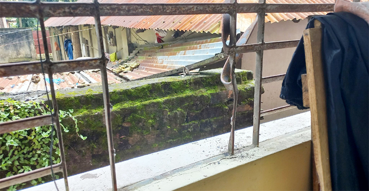 ফেনীতে প্রবাসীর বাড়ি থেকে ২৫ ভরি সোনা লুট