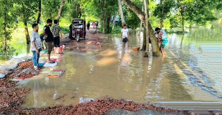 ফেনীতে বন্যা পরিস্থিতির উন্নতি, ধীরগতিতে কমছে পানি