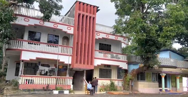 খালেদা জিয়ার মৃত্যু, ফেনীর মজুমদার বাড়িতে শোক সংবাদের মাইকিং