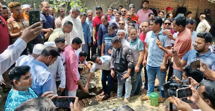 ফেনীতে শহীদ যুবদল নেতা হারুনের পরিবারকে ঘর উপহার দিলেন প্রধানমন্ত্রী