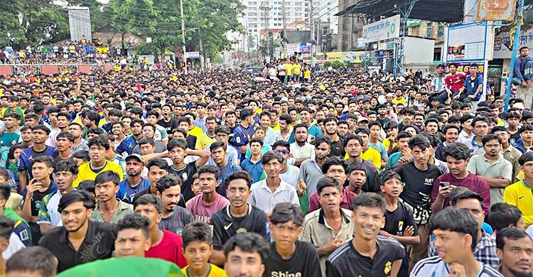ফেনীতে বড় পর্দায় ব্রাজিলের খেলা দেখলেন হাজারো সমার্থক