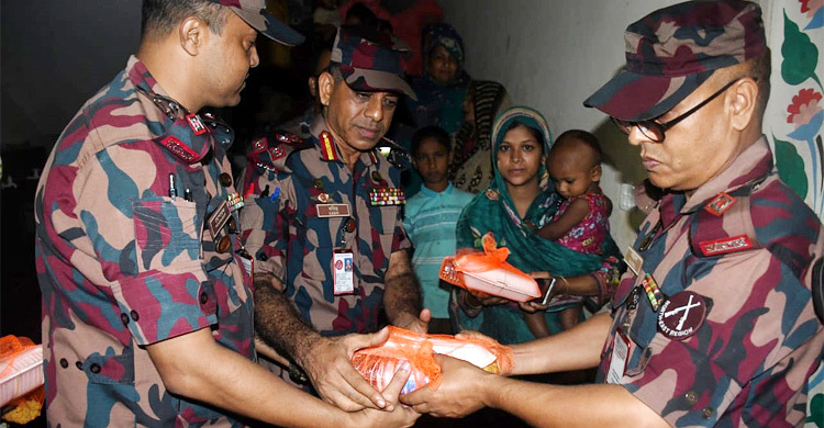 ফেনীতে বন্যাদুর্গত মানুষের পাশে বিজিবি