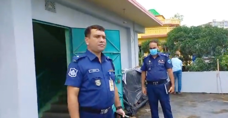 চেয়ারে বসা অবস্থায় পড়ে ছিল ঠিকাদারের অর্ধগলিত মরদেহ