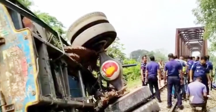দুই গেটম্যান বরখাস্ত, তদন্তে কমিটি