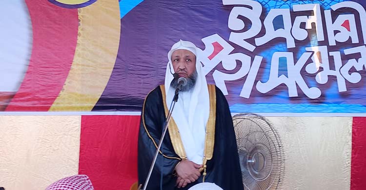ফেনীতে একসঙ্গে জুমা আদায় করলেন লক্ষাধিক মুসল্লি
