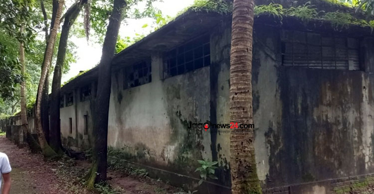 একসময়ের কর্মমুখর কারখানা এখন ‘ভুতুড়ে বাড়ি’