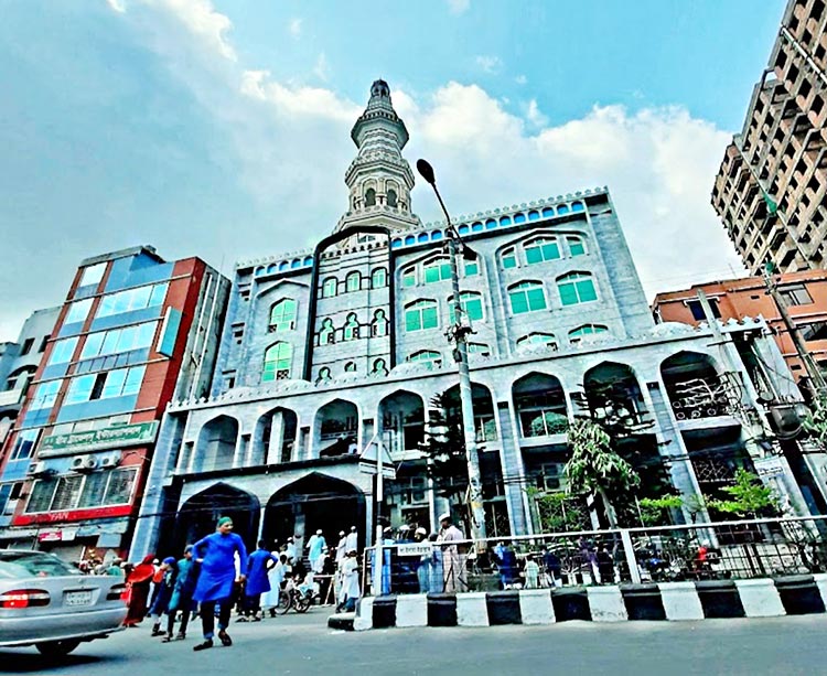 ফেনীর জহিরিয়া মসজিদে মাসব্যাপী ইফতার করেন হাজারো রোজাদার