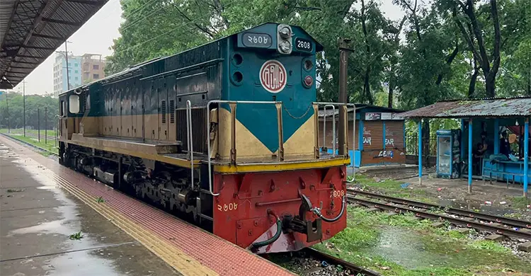 ইঞ্জিনে ক্রুটি, সাড়ে ৫ ঘণ্টা পর ফেনী ছাড়লো চট্টলা এক্সপ্রেস