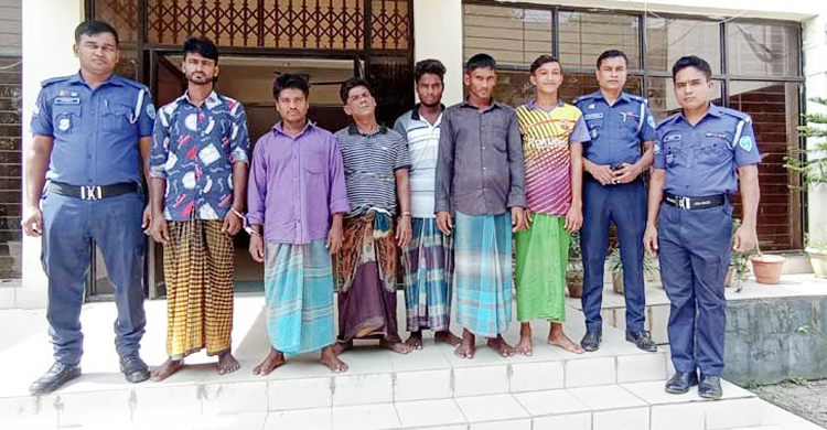 নিষেধাজ্ঞা অমান্য করে ইলিশ ধরায় ৬ জেলের কারাদণ্ড