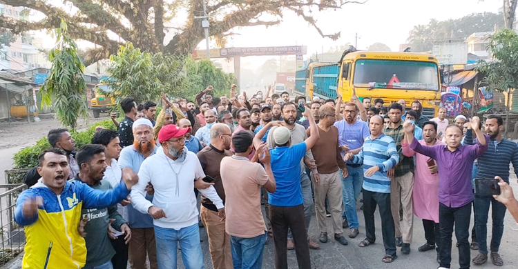 ফেনীতে অবরোধে বিএনপির সঙ্গে সংঘর্ষ, পুলিশ আহতের ঘটনায় মামলা