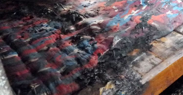 আগুন দেখে পালালেন বাড়ির সবাই, পুড়ে অঙ্গার প্যারালাইজড বৃদ্ধা