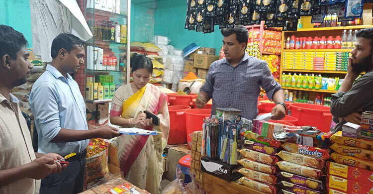 অবৈধ পলিথিন বিক্রি, দুই প্রতিষ্ঠানকে জরিমানা