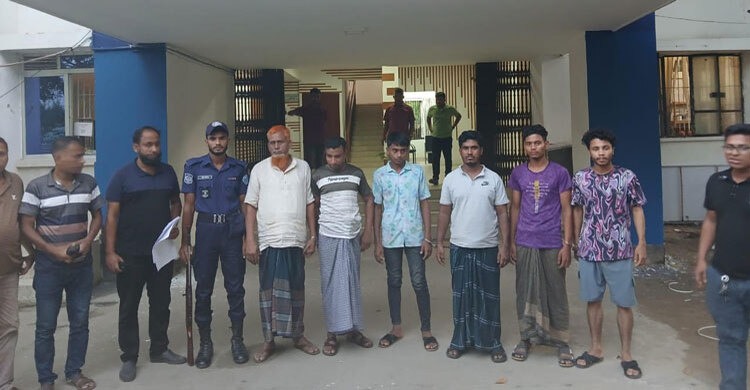 যাত্রীবেশে অটোরিকশা ছিনতাই, চক্রের ৬ সদস্য গ্রেফতার