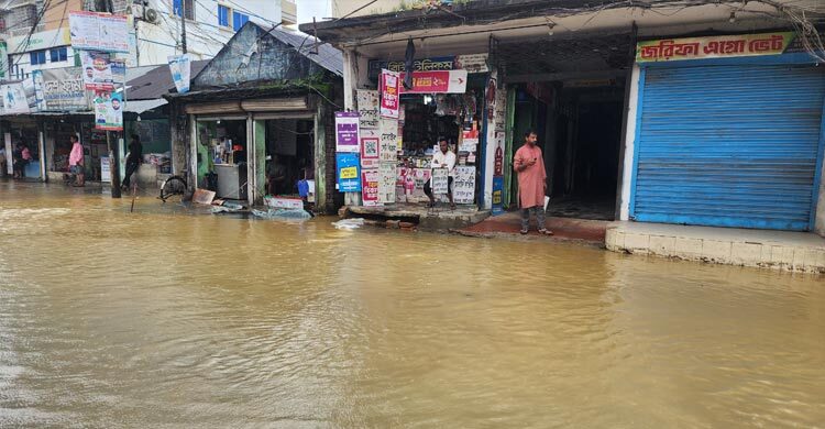 মুহুরী নদীর পানি কমলেও কাটেনি আতঙ্ক