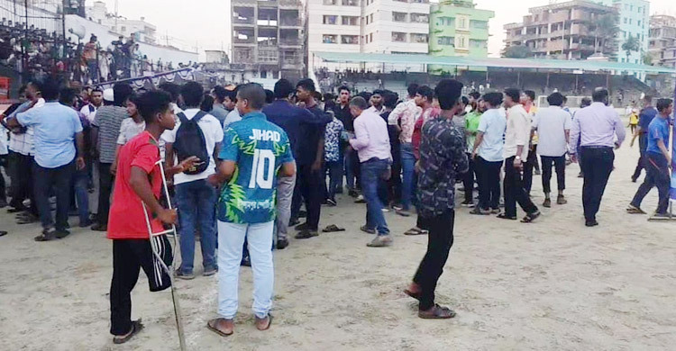 ফেনীতে ফুটবল ম্যাচে দর্শকদের হামলা, খেলোয়াড়সহ আহত ১২