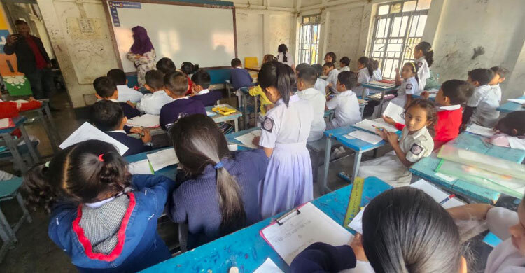 ফেনীতে শিক্ষক ছাড়াই বার্ষিক পরীক্ষা দিলো শিশুরা