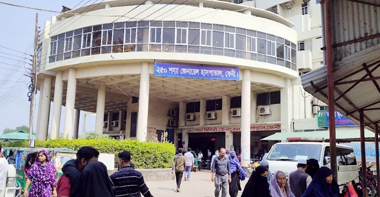 ফেনীতে দুই চালকের ঝগড়ার সময় আরেক বাসের ধাক্কা, নিহত ৩