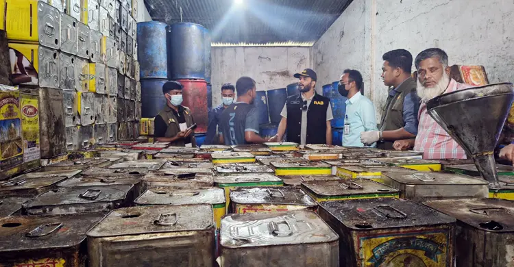 ভোজ্যতেল মজুতের অপরাধে ব্যবসায়ীকে ২ লাখ টাকা জরিমানা