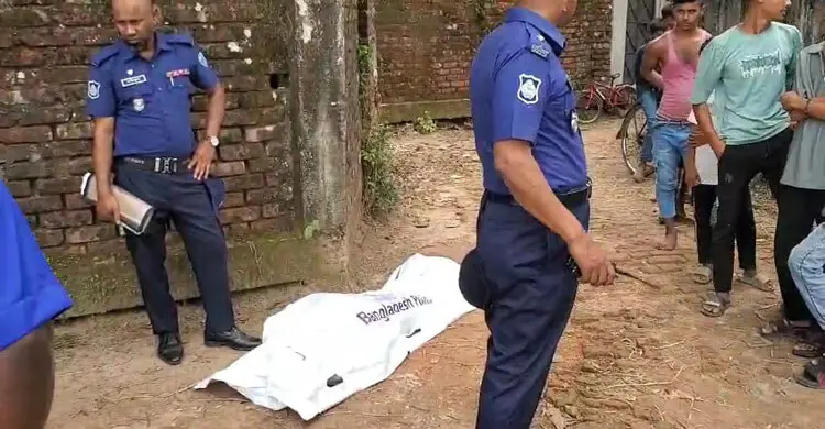ফুলগাজীর সীমান্তে পড়ে ছিলো অজ্ঞাত ব্যক্তির মরদেহ