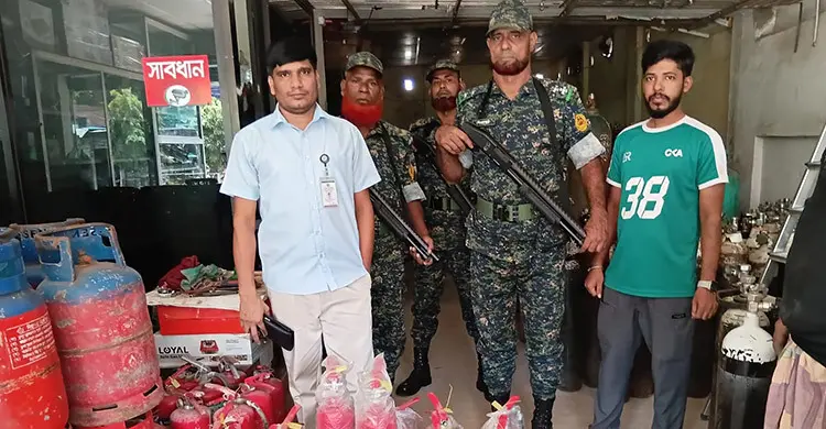 মেয়াদোত্তীর্ণ অগ্নিনির্বাপক যন্ত্রে নতুন স্টিকার লাগিয়ে বিক্রি