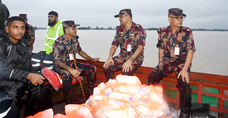 ফেনীতে বন্যাদুর্গত মানুষের পাশে বিজিবি