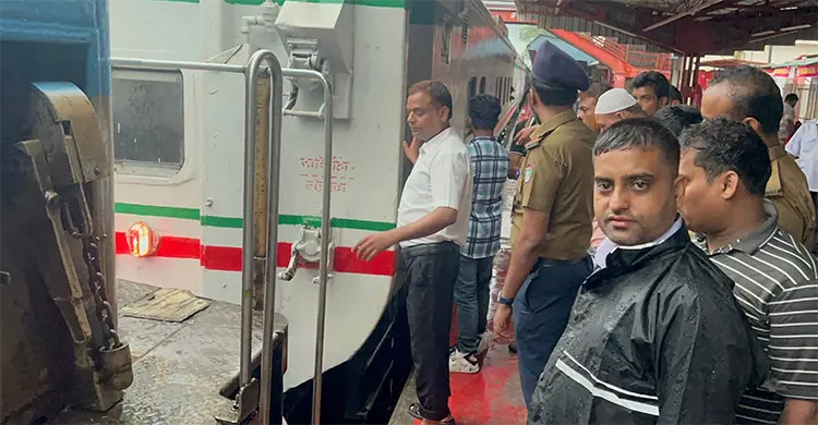 ইঞ্জিনে ক্রুটি, সাড়ে ৫ ঘণ্টা পর ফেনী ছাড়লো চট্টলা এক্সপ্রেস