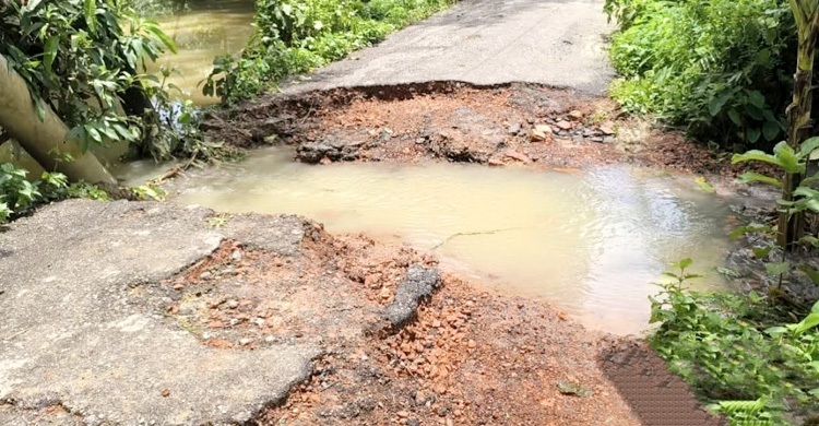 পানি কমতে বেরিয়ে আসছে বন্যার ক্ষত