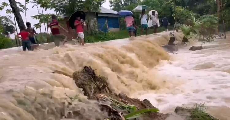 2 die as floods swamp Bangladesh, heavy shower forecasted