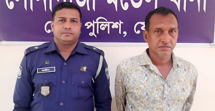 অস্ত্র ও মাদকসহ তাঁতী দল নেতা গ্রেফতার