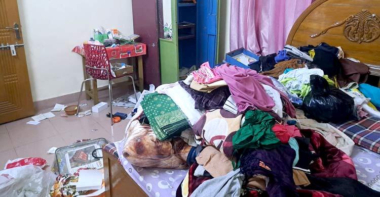 ফেনীতে বাড়িতে ঢুকে ৭০ ভরি সোনাসহ দুই কোটি টাকার মালামাল লুট