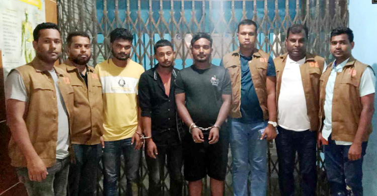 ফেনীতে রেস্তোরাঁয় হামলার ঘটনায় গ্রেফতার ৩