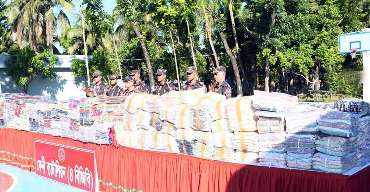 ফেনী সীমান্তে কোটি টাকার ভারতীয় শাড়ি-থ্রিপিস জব্দ