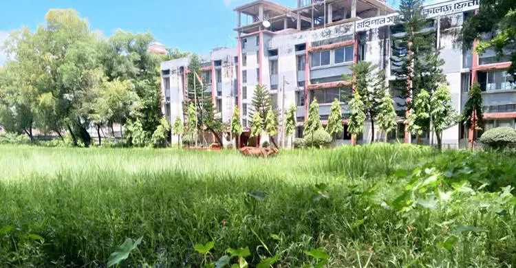 কলেজের মাঠ যেন জলাধার