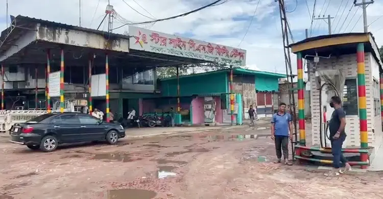জ্বলে না চুলা, রাস্তায় নেই যান