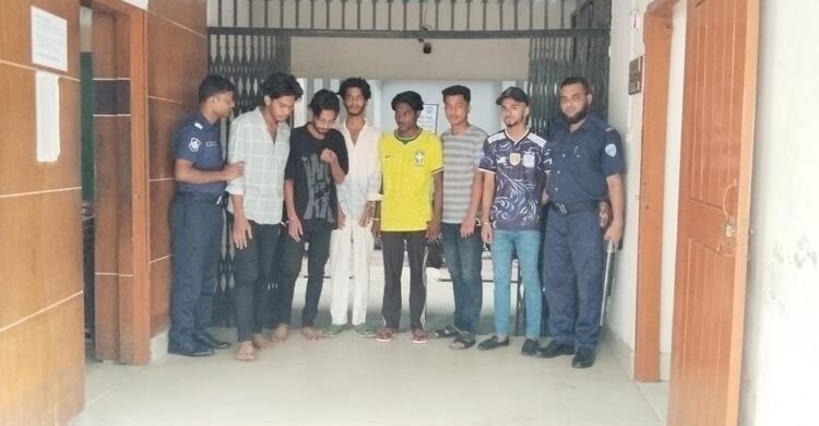 ফেনীতে আওয়ামী লীগের ঝটিকা মিছিলের ঘটনায় মামলা, গ্রেফতা ৬