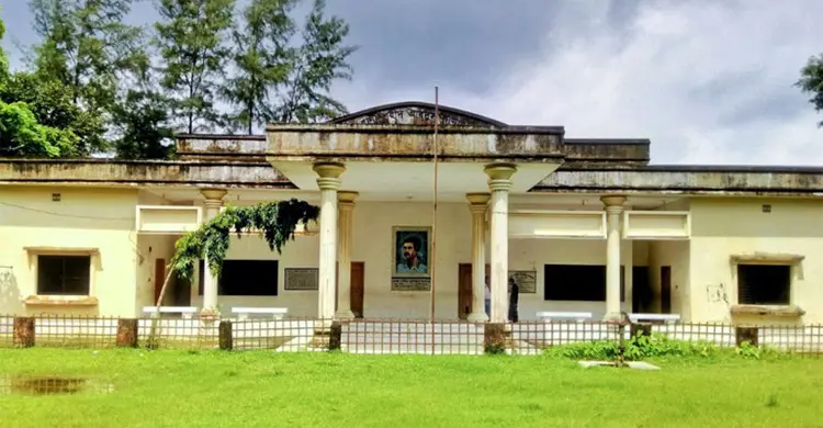 নদীগর্ভে যেতে বসেছে ভাষাশহীদ সালাম স্মৃতি জাদুঘর