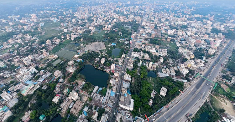 ভয়াবহ অগ্নিঝুঁকিতে ফেনীর বড় বাজার