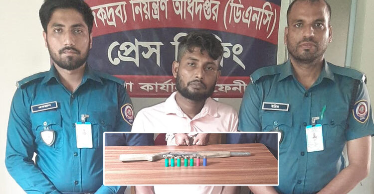 ফেনীতে অস্ত্রসহ যুবক গ্রেফতার