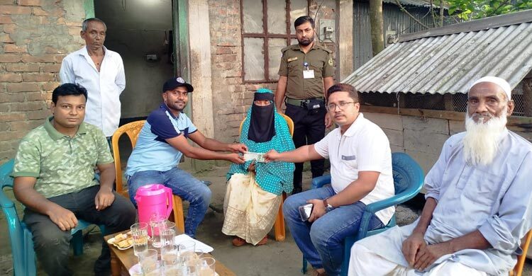 মানবিক সহায়তা নিয়ে সেই মনু মিয়ার স্ত্রীর পাশে ইউএনও-প্রবাসী