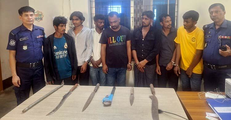 ফেনীতে ডাকাত দলের সাত সদস্য গ্রেফতার