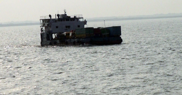 কুয়াশায় শরীয়তপুর-চাঁদপুর রুটে ফেরি চলাচল ব্যাহত