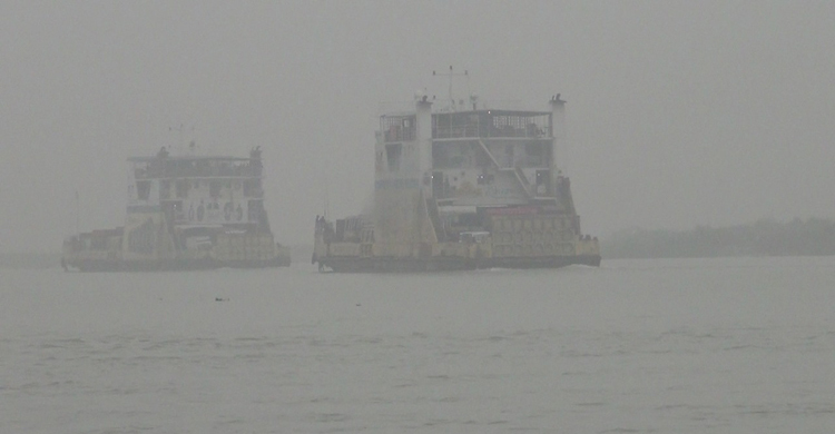 ঘন কুয়াশায় শরীয়তপুর-চাঁদপুর রুটে ফেরি বন্ধ
