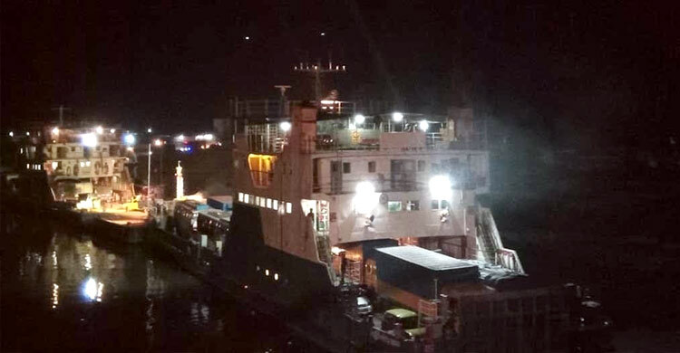 দৌলতদিয়া-পাটুরিয়া নৌরুটে ফেরি চলাচল শুরু