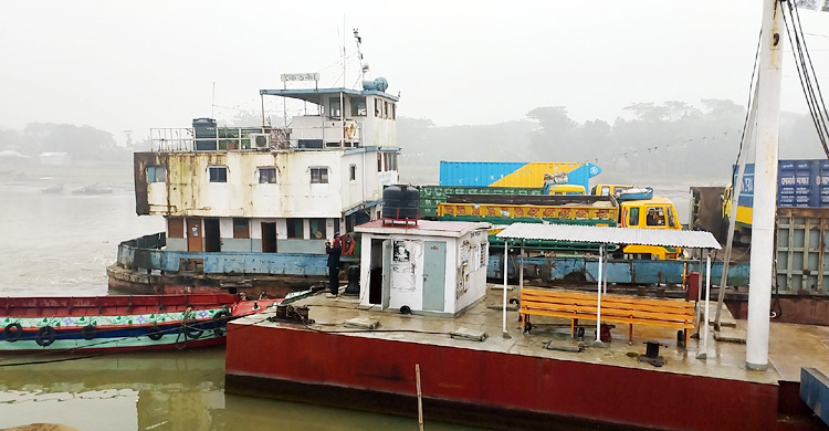 ইজারা নিয়ে যুবদল-ছাত্রদলের দ্বন্দ্ব, ফেরি চলাচল বন্ধ