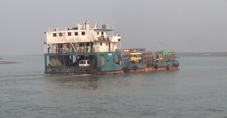 ৮ ঘণ্টা পর শরীয়তপুর-চাঁদপুর রুটে ফেরি চলাচল শুরু