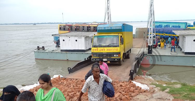 ঘাট সমস্যায় ঈদে দৌলতদিয়ায় দুর্ভোগের শঙ্কা