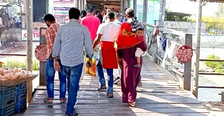 পিটিশনের আড়ালে কব্জায় রূপসা ঘাট