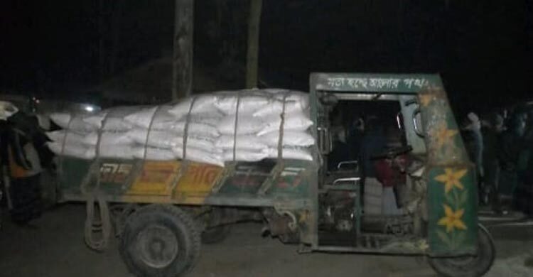 কুড়িগ্রামে গোপনে সরিয়ে নেওয়ার সময় ৪ টন সার জব্দ
